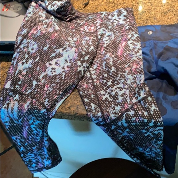 LuluLemon - Picture 4 of 4